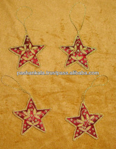 Hermosos Adornos Navideños Colgantes Bordados a Mano - Product Image 1