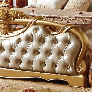 Letto Matrimoniale di Lusso in Legno e Pelle, Design Dorato per Camera da Letto - Product Image 5