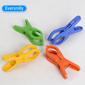 Ensemble de 8 pinces à linge colorées et résistantes pour couette, grandes pinces en plastique pour couette, grandes pinces à linge, pinces de maintien pour couette - Product Image 4