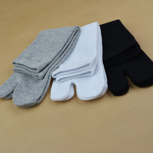 Chaussettes Tabi japonaises en coton élastique pour femmes, blanches, grises, noires, en gros - Product Image 2