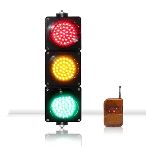 ที่กำหนดเอง100Mm PC ที่อยู่อาศัยสีแดงสีเหลืองสีเขียวรีโมทคอนโทรล Led Traffic Light