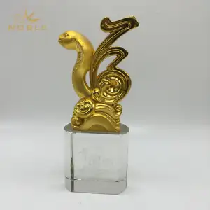 最畅销的金属装饰蛇动物金属奖杯小雕像