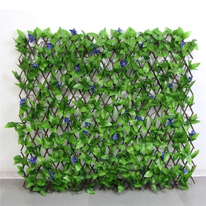 Clôture en treillis extensible en bois revêtu de PVC facile à installer pour l'extérieur - Étanche, écologique et facile à assembler pour les balcons - Product Image 3