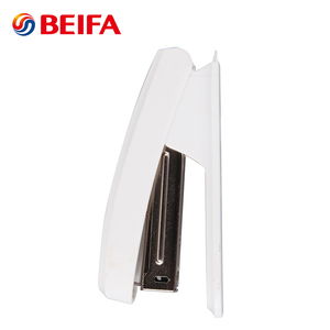 Beifa marca SE0010 Mini cucitrice manuale <span class=keywords><strong>per</strong></span> carta da ufficio in <span class=keywords><strong>plastica</strong></span> bianca di vendita calda - Product Image 4