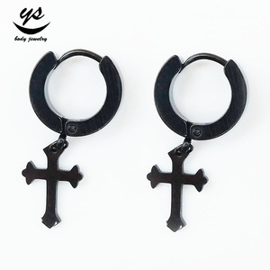 <span class=keywords><strong>Orecchini</strong></span> a Cerchio in Acciaio Inossidabile <span class=keywords><strong>da</strong></span> <span class=keywords><strong>Uomo</strong></span> con Design a Croce Pendente per Matrimoni, Feste o Idea Regalo per Fidanzamento - Product Image 1