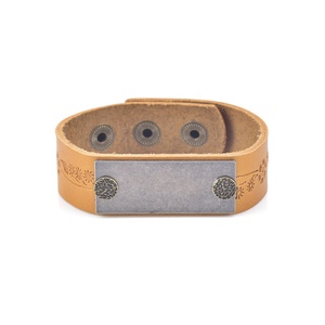 समायोज्य आकार रियल निचले स्तर भूरे रंग के चमड़े कलाई कंगन धातु बार विंटेज बटन चमड़े के कंगन के साथ लोगो - Product Image 6