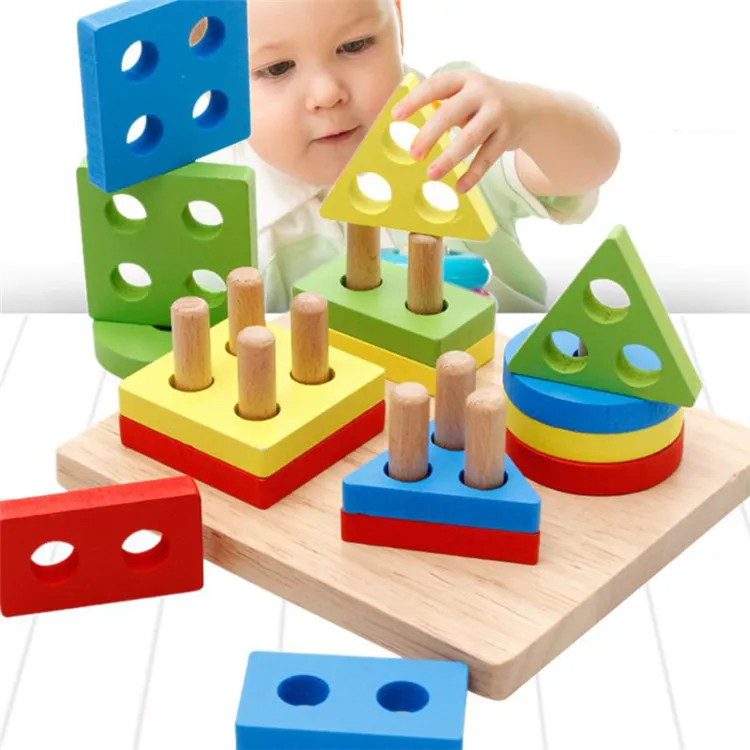Brinquedo de jogo correspondente, com 4 blocos de madeira diferentes e cores para melhorar a capacidade prática das crianças e reconhecimento