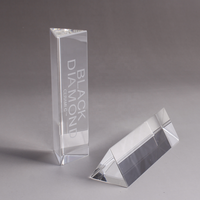 En gros Gravé Triangle Prisme En Cristal Presse-papiers Clair Prisme Triangulaire En Verre Optique À Vendre
