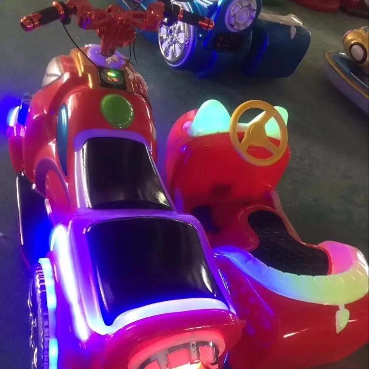 プラスチック赤遊園地遊具ライダーおもちゃ子供のための