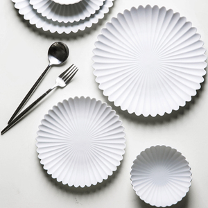 Assiette <span class=keywords><strong>en</strong></span> porcelaine blanche unie <span class=keywords><strong>en</strong></span> céramique de mariage <span class=keywords><strong>en</strong></span> forme de tournesol <span class=keywords><strong>en</strong></span> relief Offre Spéciale d'usine - Product Image 2