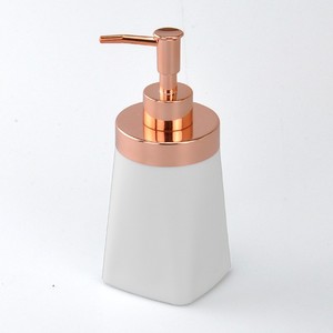Nouveau distributeur de savon moderne en polyrésine blanc taillé en diamant - Product Image 5
