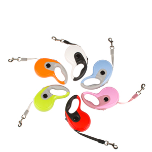 Venta al por mayor retráctil manos libres de Nylon de plástico de diseño personalizado de formación caminar perro Correa - Product Image 1