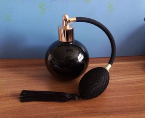 100ml rõ ràng màu đen đỏ rỗng vòng thủy tinh mỹ phẩm chai với bóng đèn <span class=keywords><strong>atomizer</strong></span> cho chai nước hoa - Product Image 2