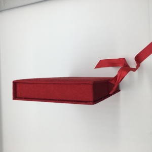 Sang Trọng Da Lộn Vải Sô Cô La Bao Bì Hộp Quà Tặng Với Ribbon Đỏ - Product Image 4