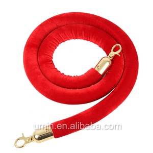 เสาคั่นพรมแดงสีทองและเชือกกำมะหยี่สีแดง - Product Image 5