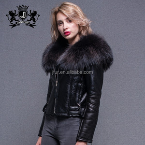 Chaqueta corta de piel de oveja de doble cara con Cuello de piel de mapache grande - Product Image 4