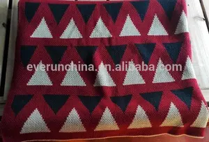 50db28 100% acrylique couverture de bébé en tricot triangle en design de mode