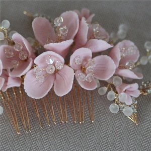 Feuille d'or faite à la main femmes peignes à cheveux rose Floral bijoux en céramique pour les mariages strass perlé bandeaux de mariée Style de mode - Product Image 4