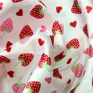 Strawberry Dicetak Spandex Kain Satin