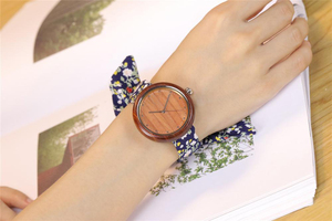 Commercio all'ingrosso <span class=keywords><strong>di</strong></span> Disegno <span class=keywords><strong>di</strong></span> Modo Delle Donne Orologi del Quarzo Della Cinghia <span class=keywords><strong>di</strong></span> Stoffa In <span class=keywords><strong>Legno</strong></span> Orologi Da Polso - Product Image 5