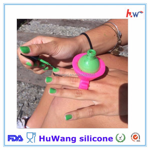 Nueva venta al por mayor Portátil titular de uñas esmalte de silicio con el anillo - Product Image 6