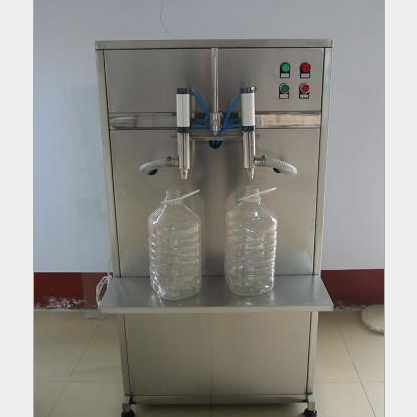 Высокоэффективная машина для розлива жидкостей на 2 головки на 5 л для малого бизнеса