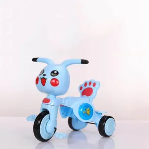 Tricycle jouet pour enfants en plastique, nouveau modèle de vente en gros, tricycle à trois roues avec design de dessin animé, expédition en chine