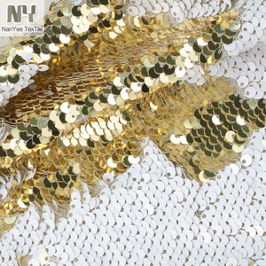 Nanyee Textile 5MM Avant <span class=keywords><strong>Blanc</strong></span> Dos <span class=keywords><strong>Or</strong></span> Dragon Échelle Lourd Réversible Sequin <span class=keywords><strong>Tissu</strong></span> - Product Image 3