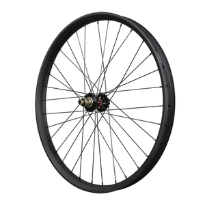 Roues de <span class=keywords><strong>VTT</strong></span> en carbone 700C <span class=keywords><strong>29</strong></span> Plus <span class=keywords><strong>Roue</strong></span> de vélo de montagne 3.0'' pneu avec largeur de 50 mm Clincher / sans crochet <span class=keywords><strong>Tubeless</strong></span> - Product Image 4
