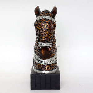 3D caballo de guerra en forma de cabeza polyresin decoración de la mesa - Product Image 2