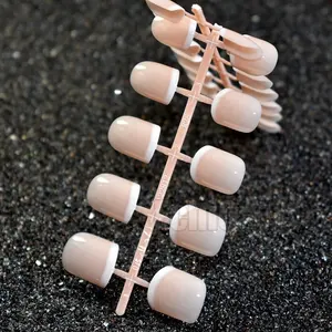 Korte Acryl Franse Nagels Gewoon Shiny Beige Wit False Nail Tips Ontworpen Nail Art Tips Dagelijkse Slijtage Dame Moet