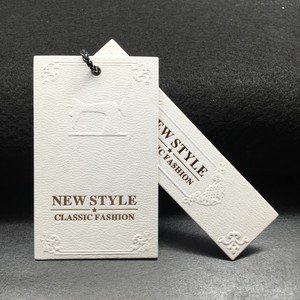 Papel Especial de Lujo, un Juego de Etiquetas Colgantes con Logotipo en Relieve para Ropa - Product Image 2