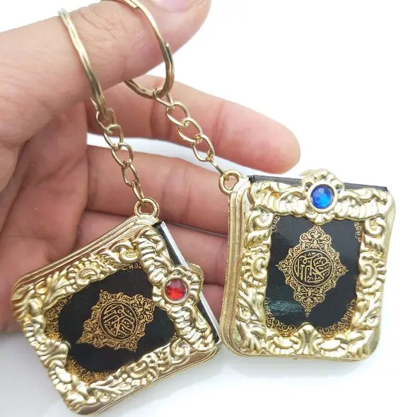 Hot selling muslim favors gift sets islamic religious crafts mini al quran book keychain