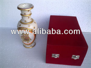 Vase à fleurs en marbre - Product Image 1