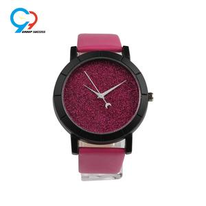 <span class=keywords><strong>Orologio</strong></span> da Polso da <span class=keywords><strong>Donna</strong></span> con Quadrante <span class=keywords><strong>Rosa</strong></span> Brillante, Cassa in Lega Nera e Cinturino in Pelle, <span class=keywords><strong>Orologio</strong></span> Analogico al Quarzo Promozionale per Natale - Product Image 1