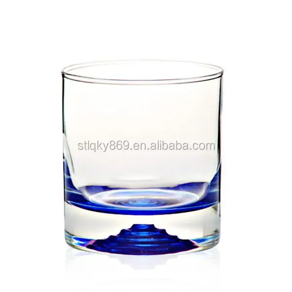 Color de fondo beber vasos de vidrio whisky escocés gafas viejo whisky taza de vidrio