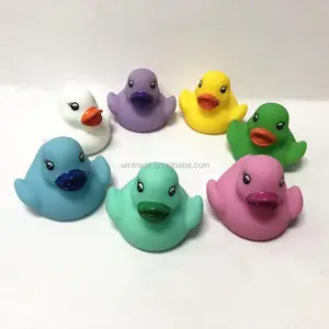 Parlak renk ördek Logo özelleştirmek Mini lastik oyuncak PVC ördek