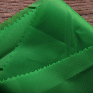 Tissu Taffetas 100% Polyester Vert Citron Prix Usine Léger Imperméable pour Sacs de Voyage et Organisation - Product Image 3