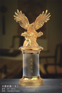 Trofeo a Forma di Aquila Decorazione per la Casa Regalo e Artigianato Aquila in Ottone - Product Image 1