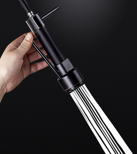 Rubinetto da <span class=keywords><strong>Cucina</strong></span> Moderno Girevole a 360 Gradi in Bronzo Oliato <span class=keywords><strong>Nero</strong></span> con Molla e Maniglia Singola in Ceramica - Product Image 2