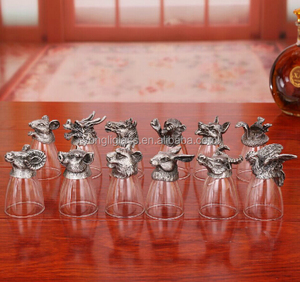Testa di animale in metallo di fascia alta con tazza di vetro, bicchierini di <span class=keywords><strong>vodka</strong></span> a forma di animale