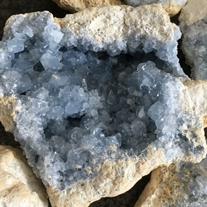 Cristallo minerale naturale guarigione <span class=keywords><strong>pietre</strong></span> grezze geode blu celeste campione per la decorazione - Product Image 2