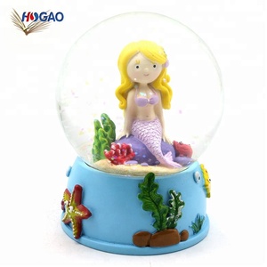 OEM Navidad Día de San Valentín cumpleaños regalo de Año Nuevo Bola de resina de agua sirena globo de nieve - Product Image 1