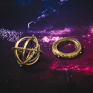 Mestiere Lupo Esplosione astronomia palla <span class=keywords><strong>anello</strong></span> di vibrazione deformazione gli uomini e le donne hollow globo sferico creativo <span class=keywords><strong>anello</strong></span> <span class=keywords><strong>collana</strong></span> - Product Image 2