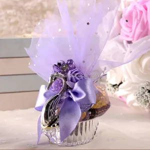 紫色の装飾結婚式またはベビーシャワーリトルスワンキャンディーボックス