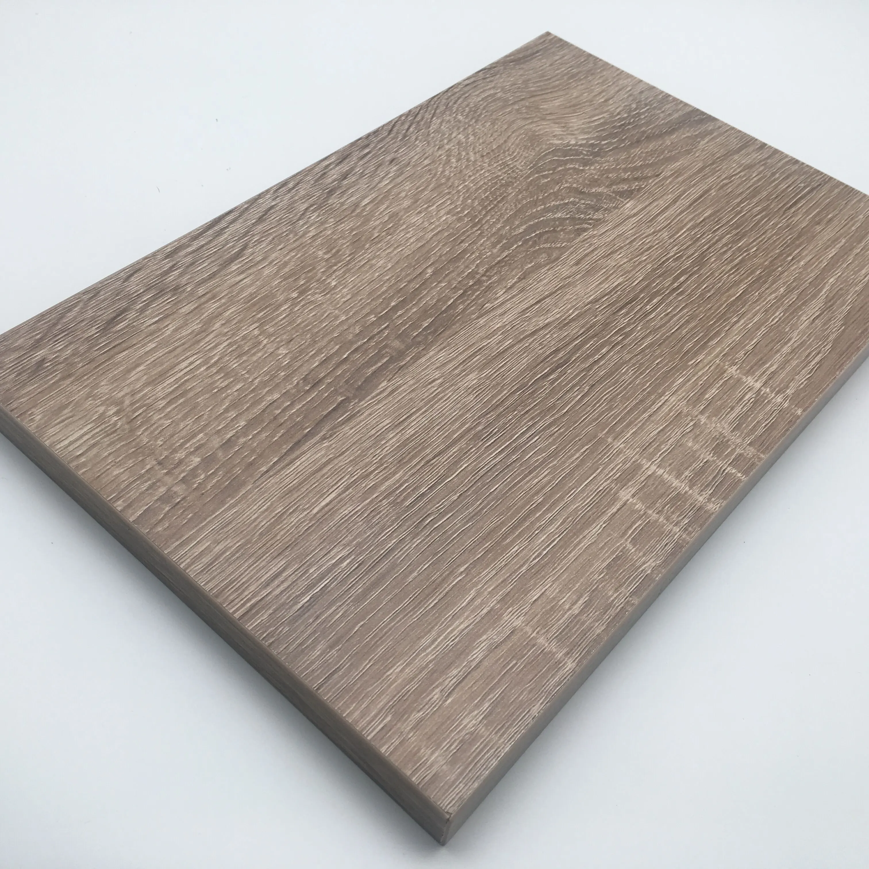 Birinci sınıf sınıf MDF Woodgrain renkli melamin MDF senkronize panoları 16mm