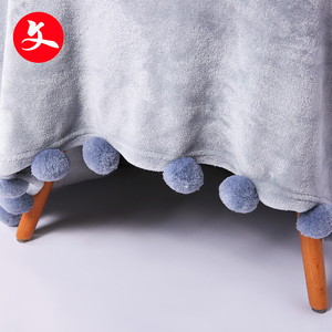 Chine en gros flanelle polaire microfibre gland couverture wtih mignon <span class=keywords><strong>venonat</strong></span> balle - Product Image 1