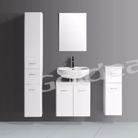 Beyaz boyama duvar hung bauhaus banyo mobilya ayna ve lavabo