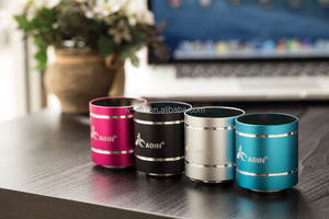 Haut-parleur Newadin B1BT avec boîtier métallique, son surround à 360 degrés, batterie 650/1100 mAh <span class=keywords><strong>pour</strong></span> <span class=keywords><strong>téléphone</strong></span> <span class=keywords><strong>portable</strong></span>, ordinateur et autres appareils, <span class=keywords><strong>prise</strong></span> <span class=keywords><strong>jack</strong></span> 3,5 mm - Product Image 5