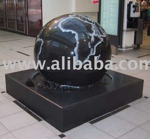 Sphère en granit géante, flottant - Product Image 1